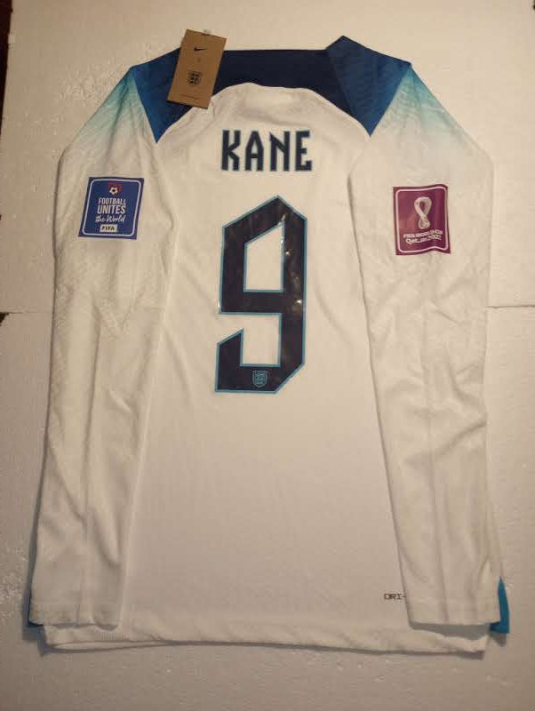 Harry Kane #9 England 2022 World Cup Qatar Match Home Long Sleeve Soccer Jersey